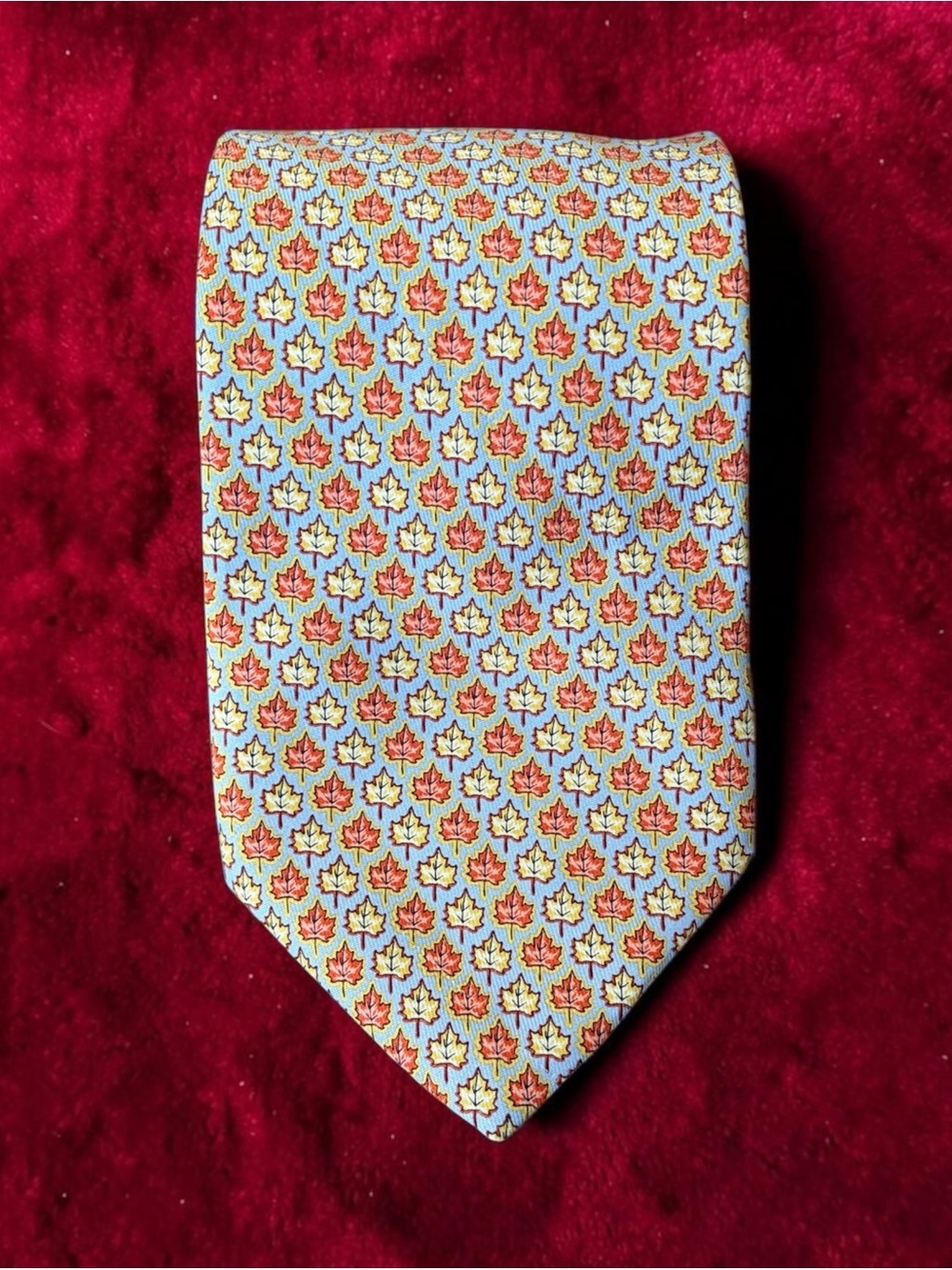 Vineyard Vines 100% Silk Tie 3.75/57.75 Light Blue Leaf Pattern Made in USA